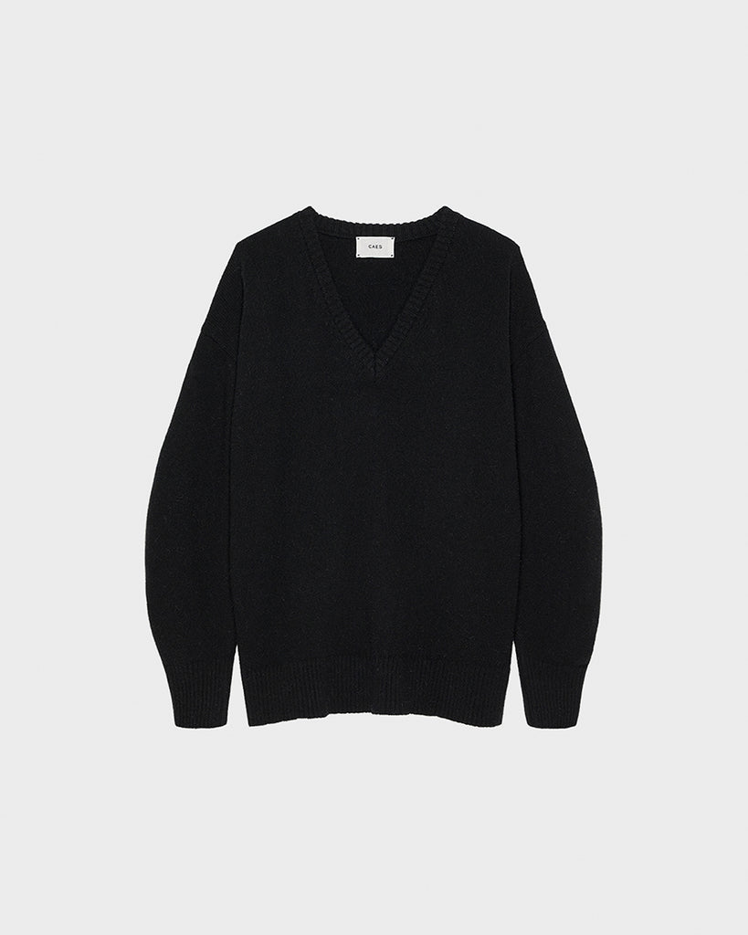0065 V-neck oversized sweater