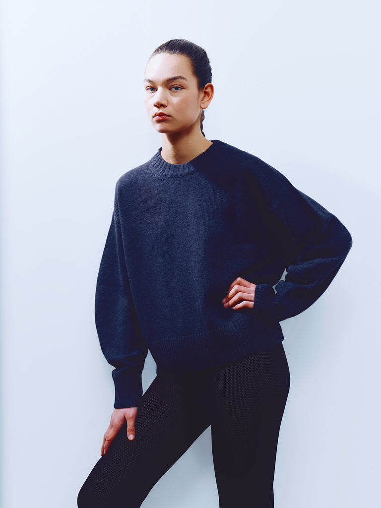 0198 curved sleeve regular fit sweater