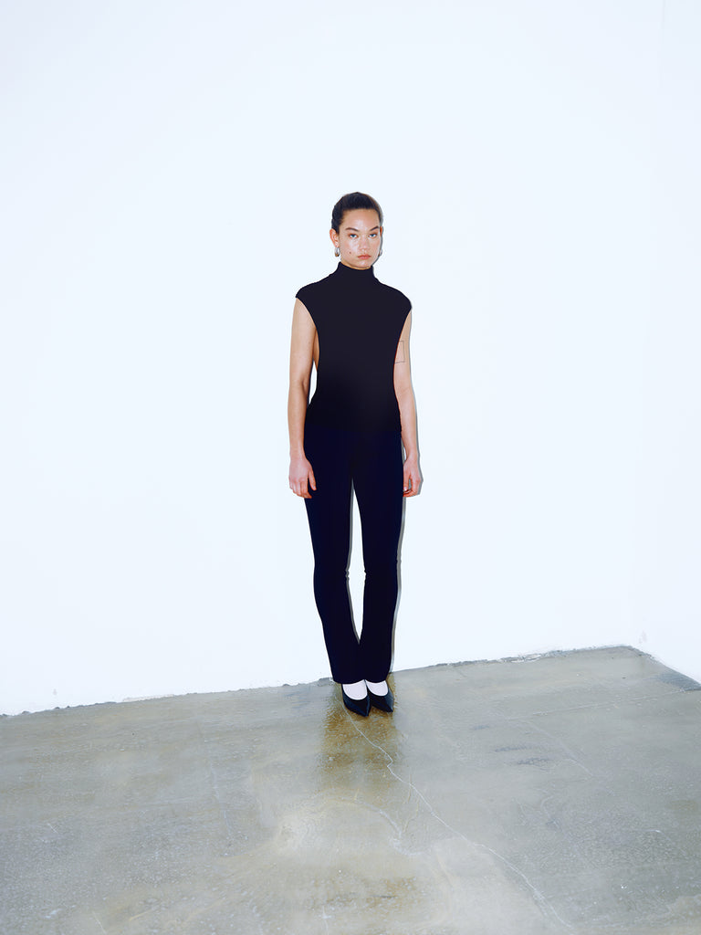 0201 cut-out knit top