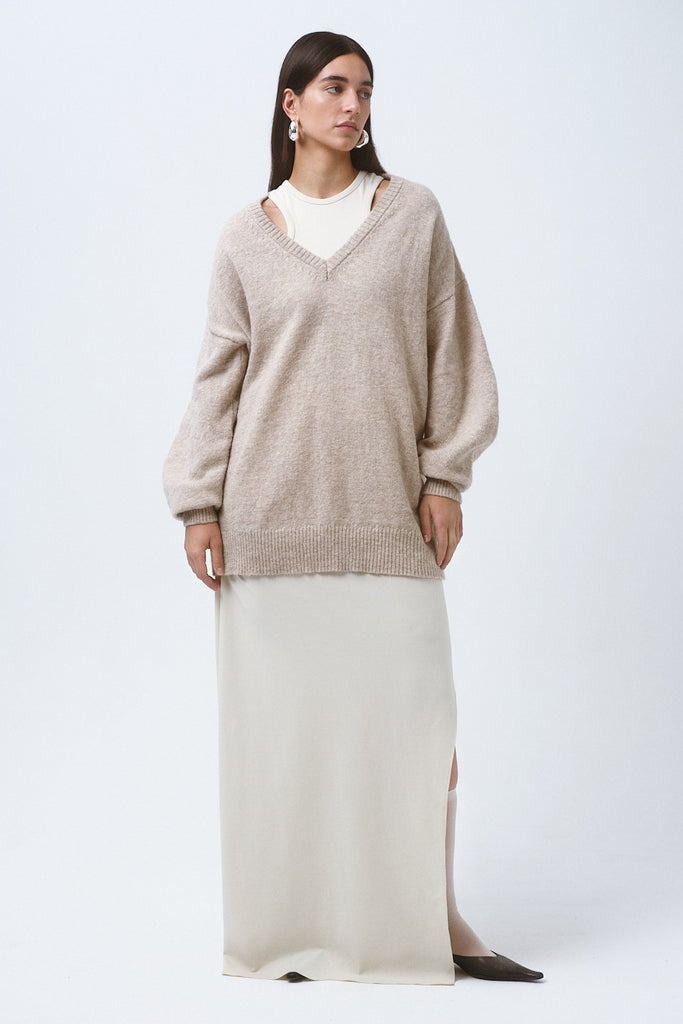 0065 V-neck oversized sweater