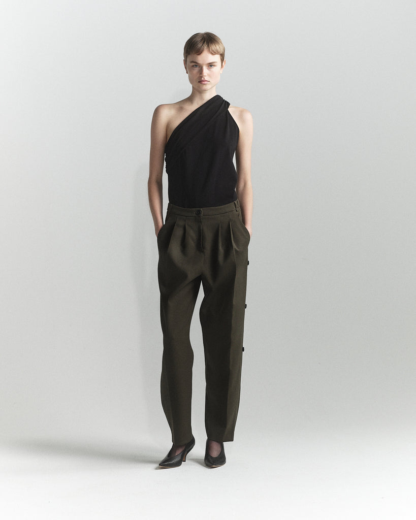 0147 tailored pants with side buttons