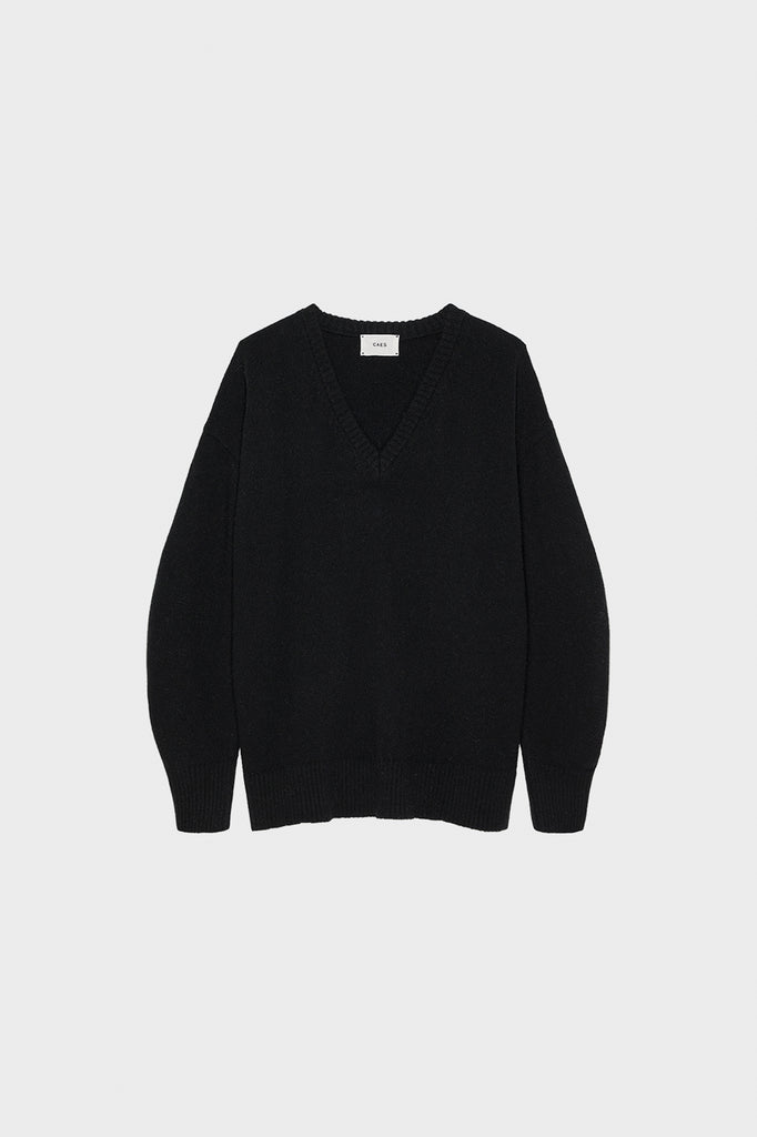 0065 V-neck oversized sweater